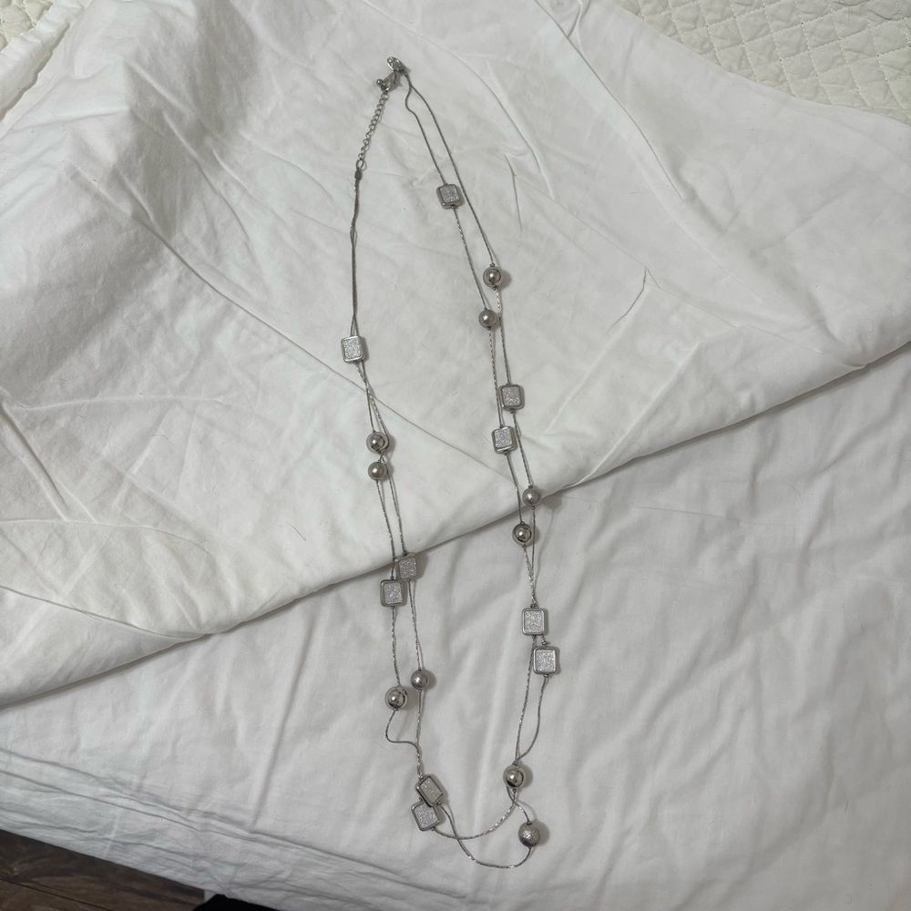 FREE IF BUNDLED Long silver necklace
